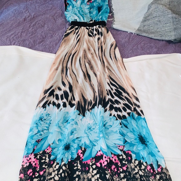 Size small long Flowy dress! Soo pretty - Picture 1 of 4